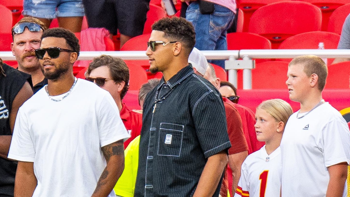 Celebrities Watch Nebraska, Cincinnati in Kansas City Classic