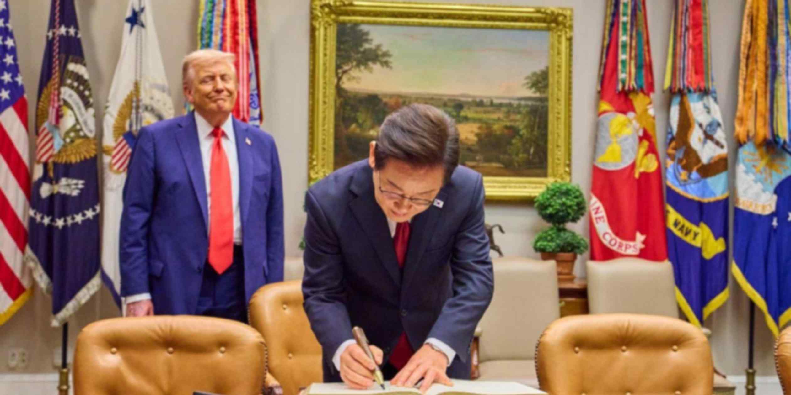 South Korea’s Lee makes impromptu gift of hand-carved pen to Trump